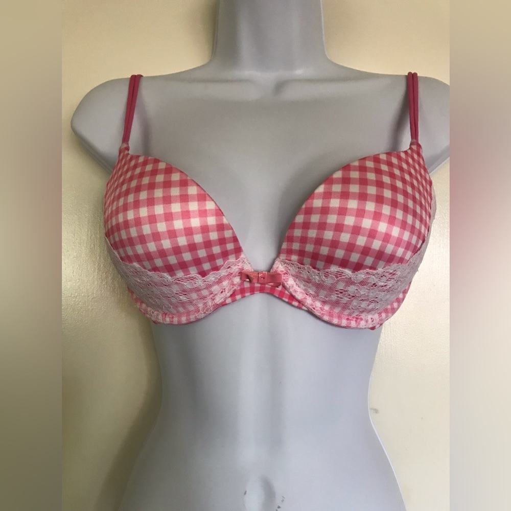 VICTORIA ‘S SECRET , VERY SEXY PUSH-UP , SATIN 81 % POLYESTER 19% spandex, lace